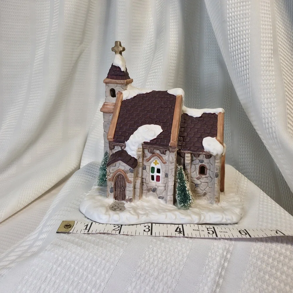 Christmas‎ Valley Hand Painted Porcelain Church Collector's Series Vintage 1991